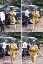 Malaika Arora Spotted At Yoga Class In Bandra on 21st August 2023 (1)_64e365fd0f964.jpg