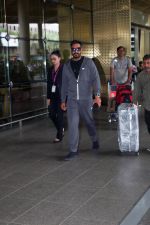Ajay Devgn Spotted At Airport Arrival on 26th August 2023 (36)_64ea0c2a32986.jpg