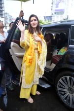 Kriti Sanon at the Siddhivinayak Temple on 26th August 2023 (46)_64e98c42d953a.jpeg