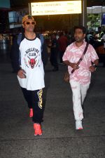 Siddarth Jadhav and Prathamesh Parab Spotted At Airport Arrival on 26th August 2023 (19)_64e9ef70b1be0.JPG