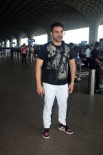 Arbaaz Khan Spotted At Airport Departure on 27th August 2023 (9)_64eaf57e35949.JPG