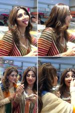 Shilpa Shetty Spotted At Jhama Sweet Shop in Chembur on 27th August 2023 (9)_64eb354cde478.jpg