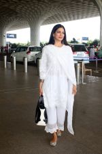 Malavika Mohanan Spotted At Airport Departure on 31st August 2023 (8)_64f0370133113.JPG