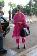Mrunal Thakur Spotted At Airport Departure on 31st August 2023 (3)_64f03e4a24b6a.JPG