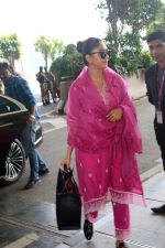 Mrunal Thakur Spotted At Airport Departure on 31st August 2023 (6)_64f03e54e451c.JPG