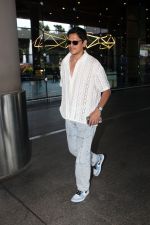 Vijay Varma Spotted At Airport Arrival on 31st August 2023 (14)_64f08960e4fd8.JPG