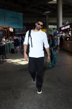 Aditya Roy Kapur Spotted at the airport on 1st September 2023 (16)_64f1c29bd47a4.JPG