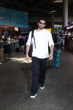 Aditya Roy Kapur Spotted at the airport on 1st September 2023 (18)_64f1c2a265e19.JPG