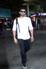 Aditya Roy Kapur Spotted at the airport on 1st September 2023 (19)_64f1c2a635e99.JPG