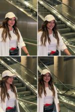 Sonakshi Sinha Spotted At Airport Arrival on 31st August 2023 (7)_64f19a3e11b61.jpg