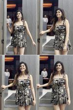 Sanjana Sanghi Spotted In Khar on 2nd September 2023 (6)_64f324019cee5.jpg