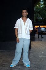 Pulkit Samrat attends Fukrey 3 Star Cast Meet at Excel Office on 4th Sept 2023 (16)_64f6acc222861.jpeg