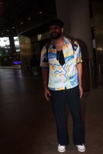 Abhishek Malhan Spotted At Airport on 7th Sept 2023 (3)_64fad8d403434.JPG