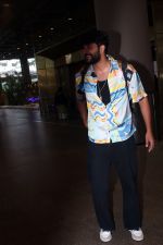 Abhishek Malhan Spotted At Airport on 7th Sept 2023 (4)_64fad8d730685.JPG