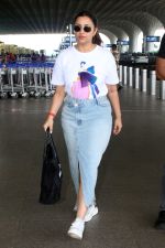 Parineeti Chopra Spotted At Airport Departure on 8th Sept 2023 (17)_64faf9a71c1b7.jpg