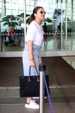Parineeti Chopra Spotted At Airport Departure on 8th Sept 2023 (5)_64faf98d77bbe.jpg