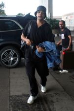 Rajkummar Rao Spotted At Airport on 9th Sept 2023 (15)_64fef409bf5af.jpg