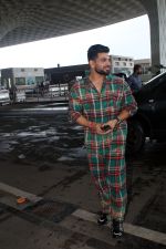 Shiv Thackeray Spotted At Airport Departure on 9th Sept 2023 (5)_64fef537620e0.JPG