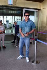Sonu Sood spotted at airport departure on 9th Sept 2023 (15)_64feef0c2ac7c.JPG
