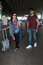 Kishori Shahane, Bobby Vij Spotted At Airport Departure on 13th Sept 2023 (12)_6504367c034c2.JPG