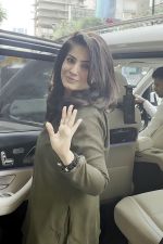 Raveena Tandon Spotted In Khar on 15th Sept 2023 (9)_6504722c6c18a.jpg