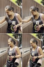 Tejasswi Prakash spotted yoga class in Khar on 15th Sept 2023 (6)_65046efcf39d7.jpg