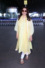 Juhi Chawla Spotted At Airport Departure on 16th Sept 2023 (17)_650591a495e97.JPG