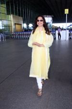 Juhi Chawla Spotted At Airport Departure on 16th Sept 2023 (23)_650591bd2ec53.JPG