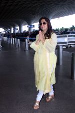 Juhi Chawla Spotted At Airport Departure on 16th Sept 2023 (3)_6505916d92d12.JPG