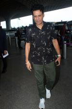 Manoj Bajpayee spotted at airport departure on 17th Sept 2023 (11)_6506ec0725cd4.JPG