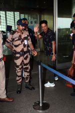 Manoj Bajpayee spotted at airport departure on 17th Sept 2023 (17)_6506ec23cb39d.JPG