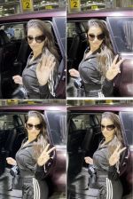 Nora Fatehi spotted at airport arrival on 18th Sept 2023 (4)_6507e572cba52.jpg
