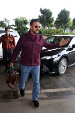 Gulshan Grover Spotted At Airport Departure on 19th Sept 2023 (2)_65092e3f65d69.JPG