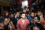 Kartik Aaryan at Lalbaugcha Raja Temple on 19th Sept 2023 (1)_6509715d79847.jpeg