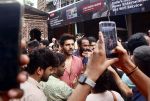 Kartik Aaryan at Lalbaugcha Raja Temple on 19th Sept 2023 (8)_6509717c14dde.jpeg