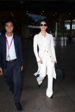 Manushi Chhillar Spotted At Airport Arrival on 19th Sept 2023 (4)_6509780c970ae.JPG