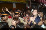 Pulkit Samrat, Richa Chadha, Varun Sharma at Lalbaugcha Raja Temple on 19th Sept 2023 (10)_65097598e9299.jpeg