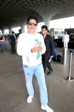 Shailesh Lodha Spotted At Airport Departure on 19th Sept 2023 (10)_65092b246f7a2.JPG