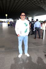 Shailesh Lodha Spotted At Airport Departure on 19th Sept 2023 (4)_65092b0e8e692.JPG