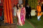 Disha Patani, Mouni Roy at Ambani House Antilia for Ganpati Darshan on 19th Sept 2023 (177)_650ad038eddae.jpeg