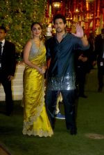 Kiara Advani, Sidharth Malhotra at Ambani House Antilia for Ganpati Darshan on 19th Sept 2023 (214)_650ad41b2421e.jpeg