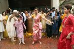 Shamita Shetty, Shilpa Shetty, Sonal Joshi, Vivaan Raj Kundra at Ganpati Visarjan on 20th Sept 2023 (27)_650d6b8ad6bac.jpeg