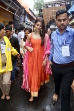 Pooja Hegde visits Lalbaugcha Raja temple on 22nd Sept 2023 (1)_650ece2527665.jpeg