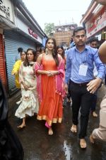 Pooja Hegde visits Lalbaugcha Raja temple on 22nd Sept 2023 (3)_650ece2c643d9.jpeg