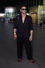 Pulkit Samrat spotted at Airport Departure on 22nd Sept 2023 (6)_650ed5bf9738f.jpg