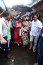 Shilpa Shetty, Sunanda Shetty visits Lalbaugcha Raja temple on 22nd Sept 2023 (7)_650ecf0874789.jpeg