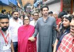 Sunny Leone, Daniel Weber visit Lalbaugcha Raja temple on 22nd Sept 2023 (11)_650ec00f515ff.jpeg