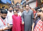 Sunny Leone, Daniel Weber visit Lalbaugcha Raja temple on 22nd Sept 2023 (9)_650ec00aa4ca4.jpeg