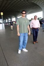 Vijay Varma spotted at Airport Departure on 23rd Sept 2023 (1)_650fe00784609.JPG
