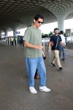 Vijay Varma spotted at Airport Departure on 23rd Sept 2023 (5)_650fe014d3db0.JPG